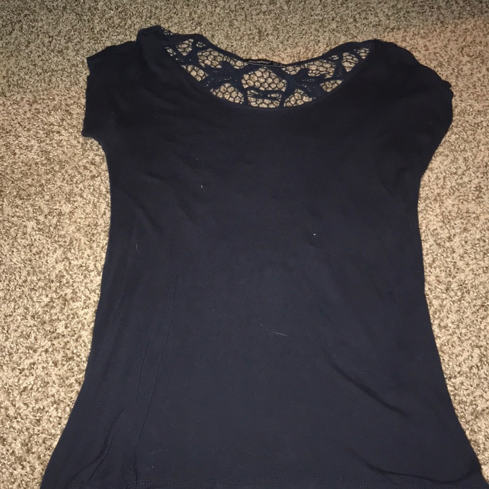 Back showing shirt size S/M